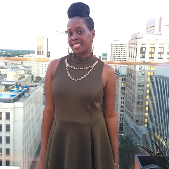 Meet your Posher, Theresa....🔥🔥Taking Offers🔥🔥 - Picture 2 of 4